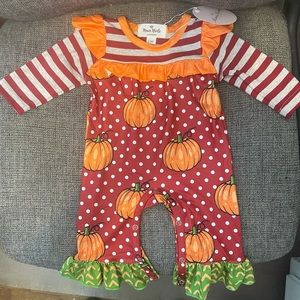 Marie Nicole romper Polka dot with pumpkins